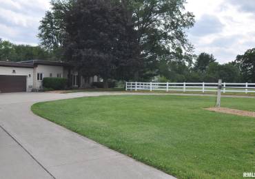 18616 35TH Avenue, East Moline, Illinois, 2 Bedrooms Bedrooms, ,2 BathroomsBathrooms,Residential,For Sale,35TH,RMAQC4264117