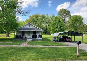 411 MAIN Street, DeSoto, Illinois, 2 Bedrooms Bedrooms, ,1 BathroomBathrooms,Residential,For Sale,MAIN,RMAEB458332