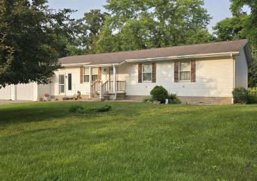 400 Old Broughton Road, Eldorado, Illinois, 3 Bedrooms Bedrooms, ,1 BathroomBathrooms,Residential,For Sale,Old Broughton,RMAEB458344