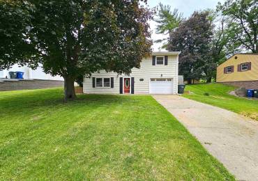 4325 LINCOLN Avenue, Davenport, Iowa, 3 Bedrooms Bedrooms, ,1 BathroomBathrooms,Residential,For Sale,LINCOLN,RMAQC4263616
