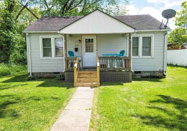 511 4TH Street, Flora, Illinois, 2 Bedrooms Bedrooms, ,1 BathroomBathrooms,Residential,For Sale,4TH,RMAEB458372