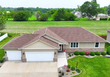 101 Prairie View Court, Clinton, Iowa, 3 Bedrooms Bedrooms, ,1 BathroomBathrooms,Residential,For Sale,Prairie View,RMAQC4264233