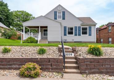 2609 HOWELL Street, Davenport, Iowa, 2 Bedrooms Bedrooms, ,2 BathroomsBathrooms,Residential,For Sale,HOWELL,RMAQC4264264