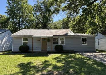 116 LINDSEY Avenue, Metropolis, Illinois, 2 Bedrooms Bedrooms, ,2 BathroomsBathrooms,Residential,For Sale,LINDSEY,RMAEB458061
