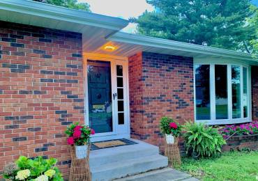 7 GREENBRIAR Drive, Jacksonville, Illinois, 3 Bedrooms Bedrooms, ,2 BathroomsBathrooms,Residential,For Sale,GREENBRIAR,RMACA1035056
