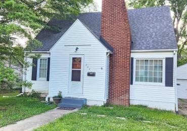 202 OAKLAND Street, Carbondale, Illinois, 3 Bedrooms Bedrooms, ,2 BathroomsBathrooms,Residential,For Sale,OAKLAND,RMAEB458388