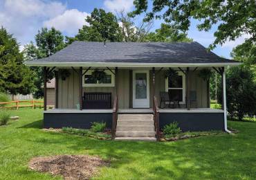 1501 Follis Avenue, Johnston City, Illinois, 2 Bedrooms Bedrooms, ,1 BathroomBathrooms,Residential,For Sale,Follis,RMAEB458398