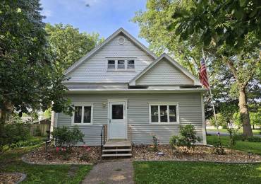 320 4TH Street, Wilton, Iowa, 3 Bedrooms Bedrooms, ,1 BathroomBathrooms,Residential,For Sale,4TH,RMAQC4264404