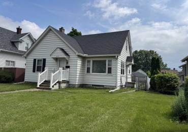 2711 LOCUST Street, Davenport, Iowa, 2 Bedrooms Bedrooms, ,2 BathroomsBathrooms,Residential Lease,For Rent,LOCUST,RMAQC4264419
