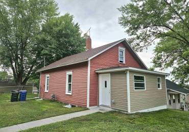 100 Pond Street, Muscatine, Iowa, 3 Bedrooms Bedrooms, ,1 BathroomBathrooms,Residential,For Sale,Pond,RMAQC4264452