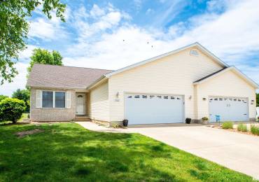 2417 MOUNT VERNON Court, Pekin, Illinois, 2 Bedrooms Bedrooms, ,2 BathroomsBathrooms,Residential,For Sale,MOUNT VERNON,RMAPA1258157