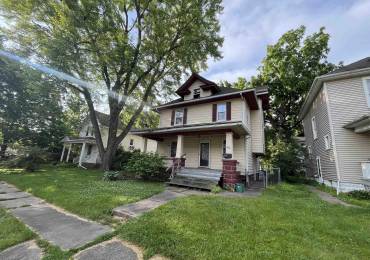 421 17TH Street, Davenport, Iowa, 3 Bedrooms Bedrooms, ,1 BathroomBathrooms,Residential,For Sale,17TH,RMAQC4264477