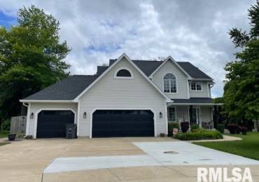820 SPRUCE Street, Chatham, Illinois, 5 Bedrooms Bedrooms, ,3 BathroomsBathrooms,Residential,For Sale,SPRUCE,RMACA1037267