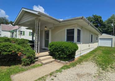 2033 FORREST HILL Avenue, Peoria, Illinois, 2 Bedrooms Bedrooms, ,1 BathroomBathrooms,Residential,For Sale,FORREST HILL,RMAPA1258836