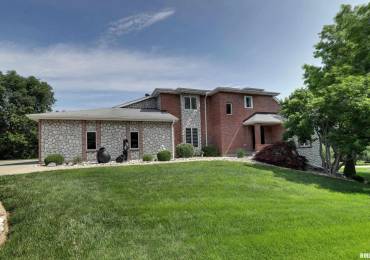 929 LONG Drive, Quincy, Illinois, 5 Bedrooms Bedrooms, ,4 BathroomsBathrooms,Residential,For Sale,LONG,RMAQC4264545