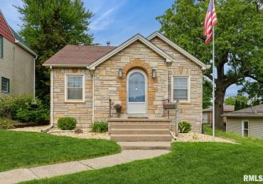 2220 WARREN Street, Davenport, Iowa, 2 Bedrooms Bedrooms, ,1 BathroomBathrooms,Residential,For Sale,WARREN,RMAQC4263842