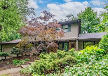 17 WILDWOOD Trail, Bettendorf, Iowa, 4 Bedrooms Bedrooms, ,2 BathroomsBathrooms,Residential,For Sale,WILDWOOD,RMAQC4264564