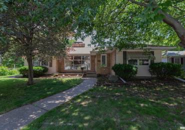 1635 EASTMERE Drive, Davenport, Iowa, 2 Bedrooms Bedrooms, ,2 BathroomsBathrooms,Residential,For Sale,EASTMERE,RMAQC4264568