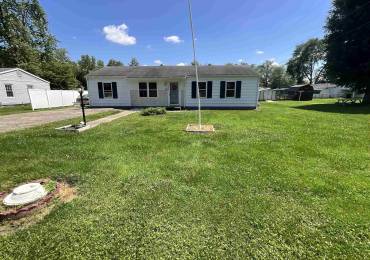 1205 BENNETT Street, Salem, Illinois, 3 Bedrooms Bedrooms, ,1 BathroomBathrooms,Residential,For Sale,BENNETT,RMAEB458469