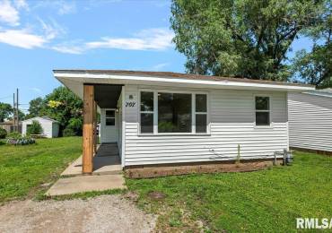 707 ADAMS Street, Lincoln, Illinois, 3 Bedrooms Bedrooms, ,1 BathroomBathrooms,Residential,For Sale,ADAMS,RMACA1037333