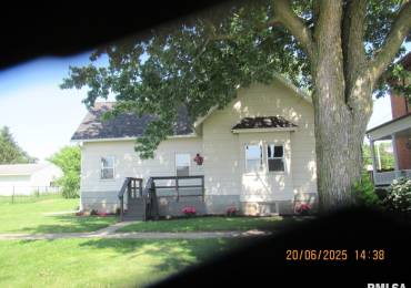 302 Meridian Street, Tipton, Illinois, 3 Bedrooms Bedrooms, ,1 BathroomBathrooms,Residential,For Sale,Meridian,RMAQC4264586
