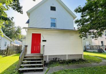 1923 PERSHING Avenue, Davenport, Iowa, 5 Bedrooms Bedrooms, ,1 BathroomBathrooms,Residential,For Sale,PERSHING,RMAQC4264589