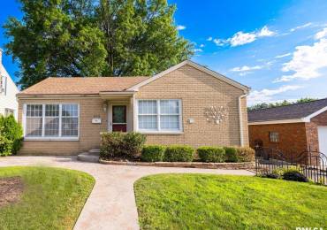 902 AMANDA Street, Pekin, Illinois, 2 Bedrooms Bedrooms, ,2 BathroomsBathrooms,Residential,For Sale,AMANDA,RMAPA1258870