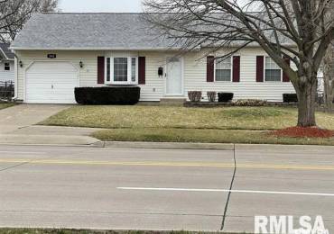 3416 18TH Street, Bettendorf, Iowa, 3 Bedrooms Bedrooms, ,1 BathroomBathrooms,Residential Lease,For Rent,18TH,RMAQC4263009
