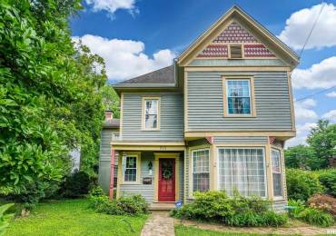 513 WALNUT Street, Carbondale, Illinois, 4 Bedrooms Bedrooms, ,2 BathroomsBathrooms,Residential,For Sale,WALNUT,RMAEB458447