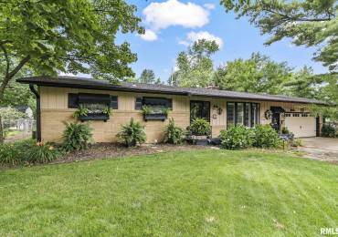 39 CRESTVIEW Drive, Chatham, Illinois, 3 Bedrooms Bedrooms, ,3 BathroomsBathrooms,Residential,For Sale,CRESTVIEW,RMACA1037344