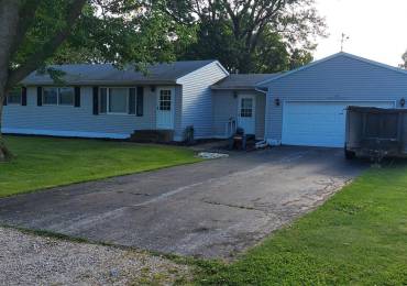 301 10TH Avenue, New Windsor, Illinois, 3 Bedrooms Bedrooms, ,2 BathroomsBathrooms,Residential,For Sale,10TH,RMAQC4264624