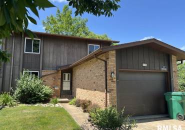 15 CEDAR Drive, Macomb, Illinois, 3 Bedrooms Bedrooms, ,2 BathroomsBathrooms,Residential,For Sale,CEDAR,RMAPA1258884