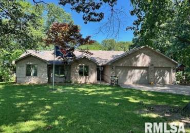 403 Timbercreek Drive, Jacksonville, Illinois, 3 Bedrooms Bedrooms, ,2 BathroomsBathrooms,Residential,For Sale,Timbercreek,RMACA1037362