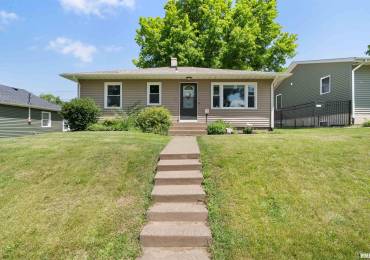 2524 BELLEVUE Avenue, Bettendorf, Iowa, 3 Bedrooms Bedrooms, ,1 BathroomBathrooms,Residential,For Sale,BELLEVUE,RMAQC4264621