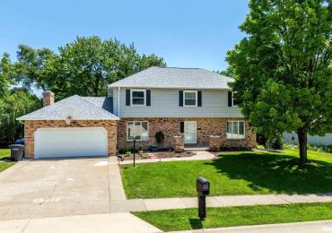 4345 AMESBURY Drive, Bettendorf, Iowa, 5 Bedrooms Bedrooms, ,3 BathroomsBathrooms,Residential,For Sale,AMESBURY,RMAQC4264662