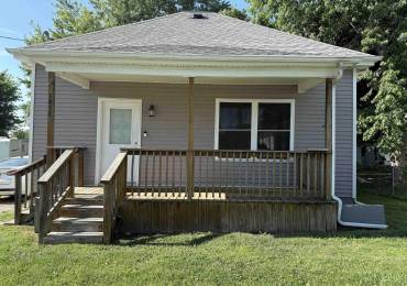1015 England Street, Taylorville, Illinois, 3 Bedrooms Bedrooms, ,1 BathroomBathrooms,Residential,For Sale,England,RMACA1037414