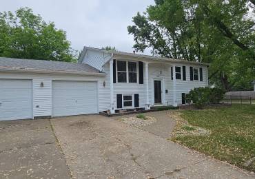 1606 MIDDLE Road, Camanche, Iowa, 3 Bedrooms Bedrooms, ,2 BathroomsBathrooms,Residential,For Sale,MIDDLE,RMAQC4262271