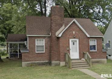 300 OAKLAND Avenue, Carbondale, Illinois, 2 Bedrooms Bedrooms, ,1 BathroomBathrooms,Residential,For Sale,OAKLAND,RMAEB458644