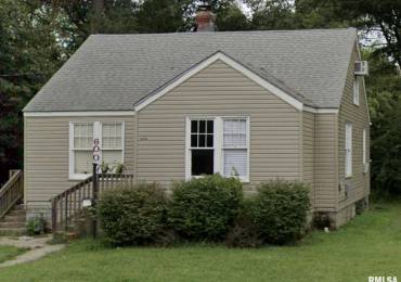 600 OAKLAND Avenue, Carbondale, Illinois, 3 Bedrooms Bedrooms, ,1 BathroomBathrooms,Residential,For Sale,OAKLAND,RMAEB458647