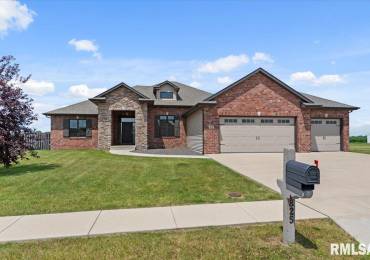 825 Nine Rock Road, Sherman, Illinois, 5 Bedrooms Bedrooms, ,3 BathroomsBathrooms,Residential,For Sale,Nine Rock,RMACA1037586