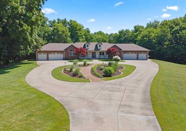627 10TH Avenue, Silvis, Illinois, 4 Bedrooms Bedrooms, ,4 BathroomsBathrooms,Residential,For Sale,10TH,RMAQC4265112