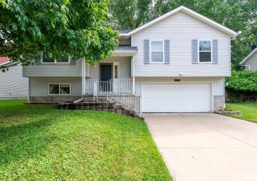 5809 HILLANDALE Road, Davenport, Iowa, 3 Bedrooms Bedrooms, ,2 BathroomsBathrooms,Residential,For Sale,HILLANDALE,RMAQC4265165