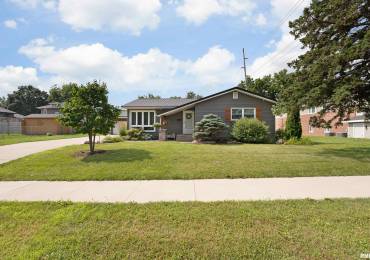 1217 7TH Street, De Witt, Iowa, 4 Bedrooms Bedrooms, ,2 BathroomsBathrooms,Residential,For Sale,7TH,RMAQC4265143