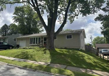 2633 FARRAGUT Place, Davenport, Iowa, 3 Bedrooms Bedrooms, ,1 BathroomBathrooms,Residential,For Sale,FARRAGUT,RMAQC4265160