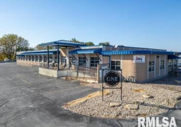 4726 BRADY Street, Davenport, Iowa, ,Commercial Lease,For Rent,BRADY,RMAQC4265166