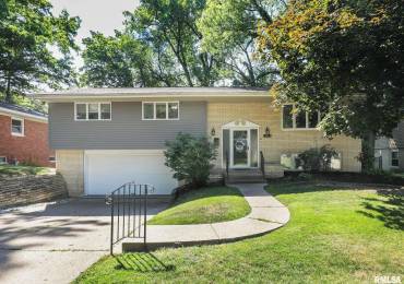 4512 11TH Avenue C, Moline, Illinois, 4 Bedrooms Bedrooms, ,2 BathroomsBathrooms,Residential,For Sale,11TH,RMAQC4265177