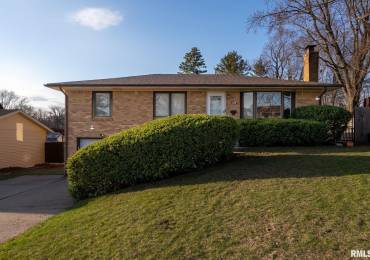 1310 HILLSIDE Drive, Bettendorf, Iowa, 3 Bedrooms Bedrooms, ,2 BathroomsBathrooms,Residential,For Sale,HILLSIDE,RMAQC4265202