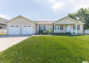 95 18TH Street, Clinton, Iowa, 3 Bedrooms Bedrooms, ,2 BathroomsBathrooms,Residential,For Sale,18TH,RMAQC4265204