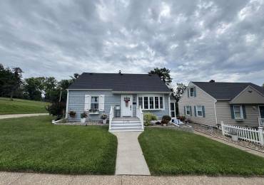 3125 PERSHING Boulevard, Clinton, Iowa, 4 Bedrooms Bedrooms, ,1 BathroomBathrooms,Residential,For Sale,PERSHING,RMAQC4265235