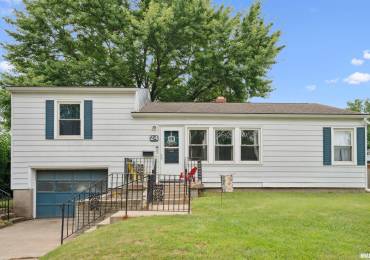 24 BERKSHIRE Drive, Rock Island, Illinois, 3 Bedrooms Bedrooms, ,1 BathroomBathrooms,Residential,For Sale,BERKSHIRE,RMAQC4265037